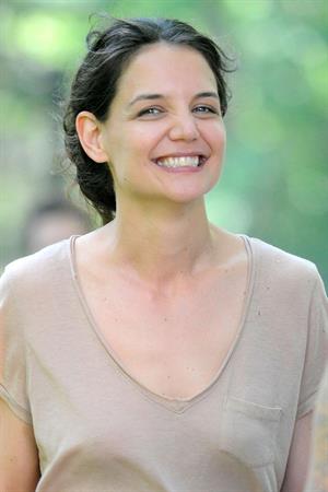 Katie Holmes Pictures Katie Holmes Films  Mania Days  in Washington Square Park (May 21, 2013)