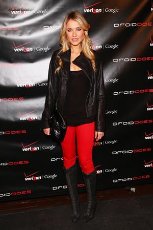 Katrina Bowden launch of Verizon's wireless Droid in New York