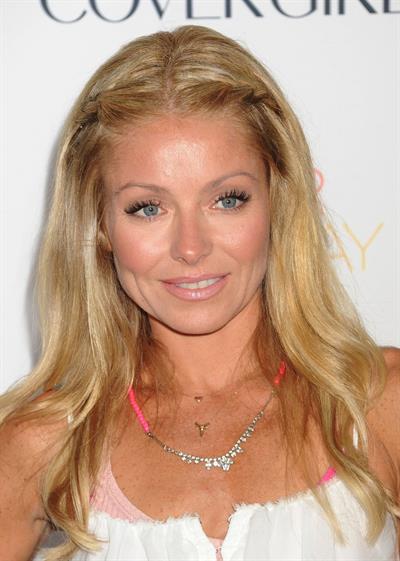 Kelly Ripa - OCRF's 15th annual Super Saturday -- Water Mill, Jul. 28, 2012