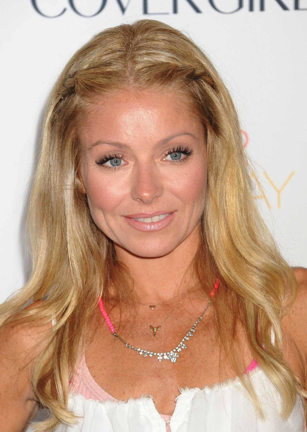 Kelly Ripa - OCRF's 15th annual Super Saturday -- Water Mill, Jul. 28, 2012
