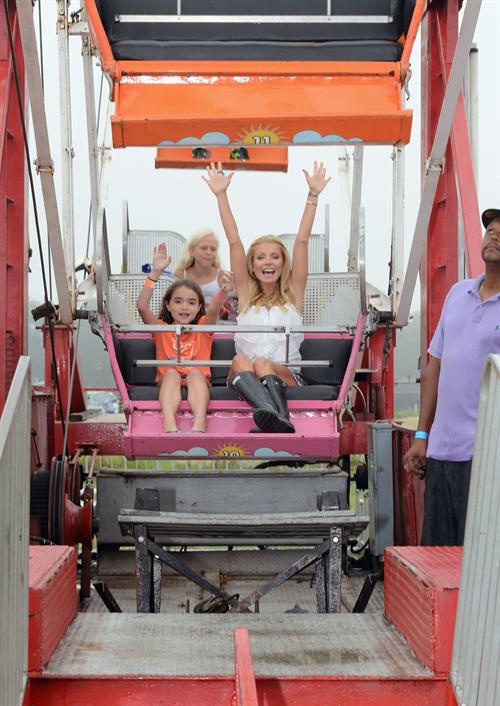 Kelly Ripa - OCRF's 15th annual Super Saturday -- Water Mill, Jul. 28, 2012