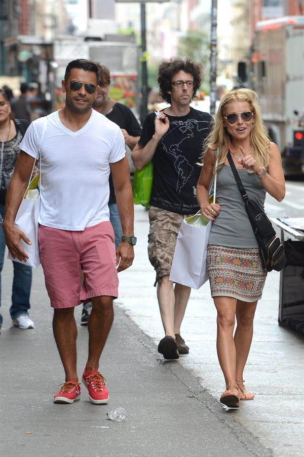 Kelly Ripa - Out in SoHo for some shopping - July 27, 2012