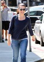 Kristen Davis at the Le Pain Quotidien restaurant in Brentwood - September 25, 2012 