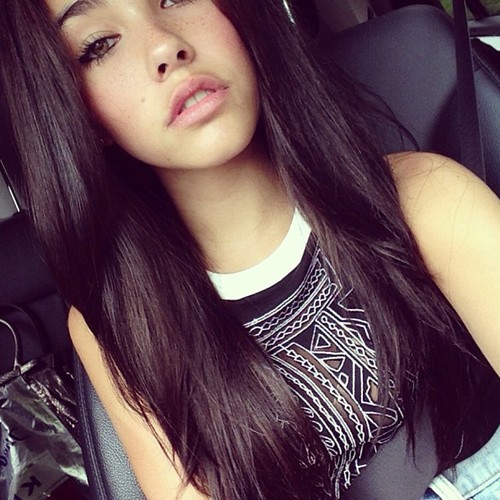 Madison Beer taking a selfie