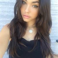 Madison Beer taking a selfie