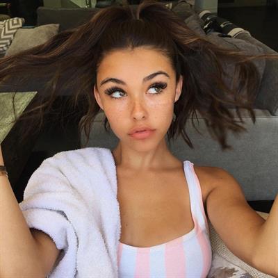 Madison Beer taking a selfie