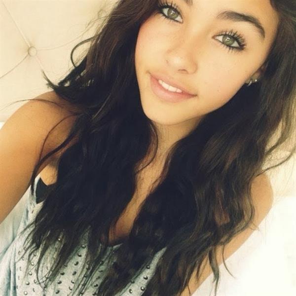 Madison Beer taking a selfie