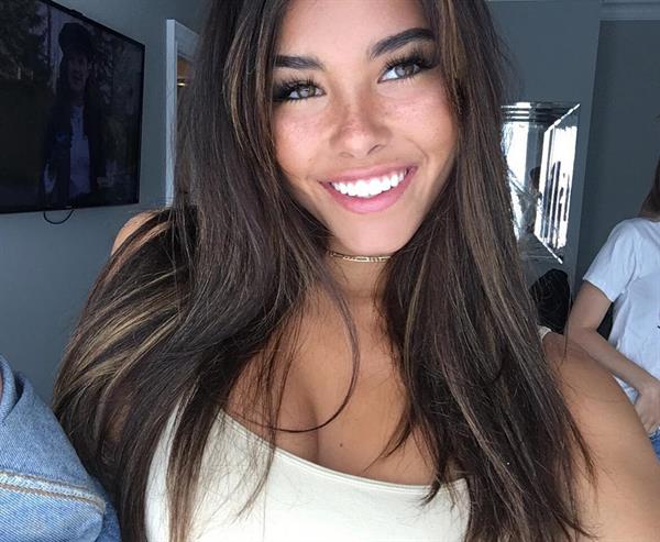 Madison Beer taking a selfie