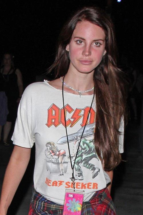 Lana Del Rey Goes to the Red Hot Chili Peppers Concert in LA (8-11-12)