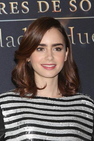 Lily Collins  City of Bones  Mexico Photcall 8/26/13  