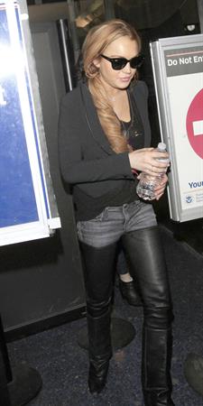 Lindsay Lohan - Los Angeles International Airport (10.04.2013) 