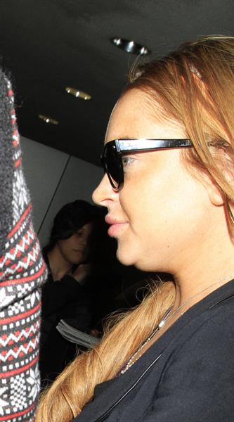 Lindsay Lohan - Los Angeles International Airport (10.04.2013) 