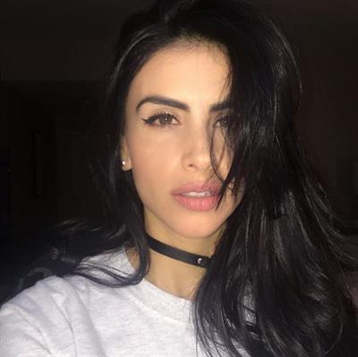 Jessica Cediel taking a selfie