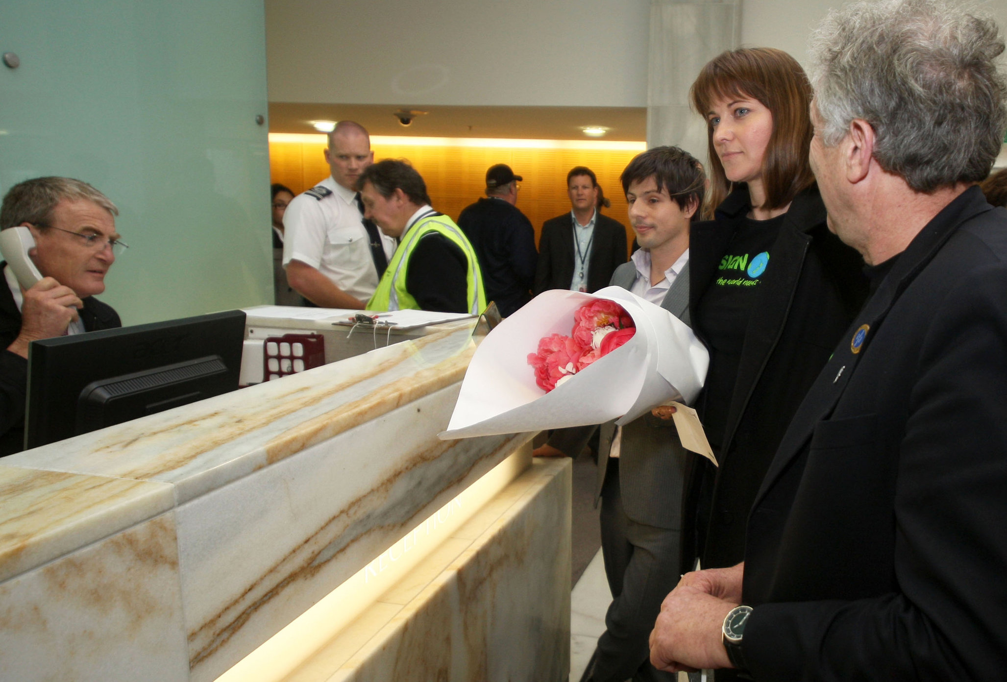 Lucy Lawless - $5,000 check for NZ PM John Key 11/18/09  