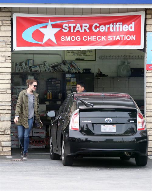 Mandy Moore - Stops at a star certified smog check station to pump up her tires in Los Feliz (02.02.2013) 