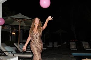 Mariah Carey Looks stunning as she relaxes in the water while on Easter vacation April 2, 2013