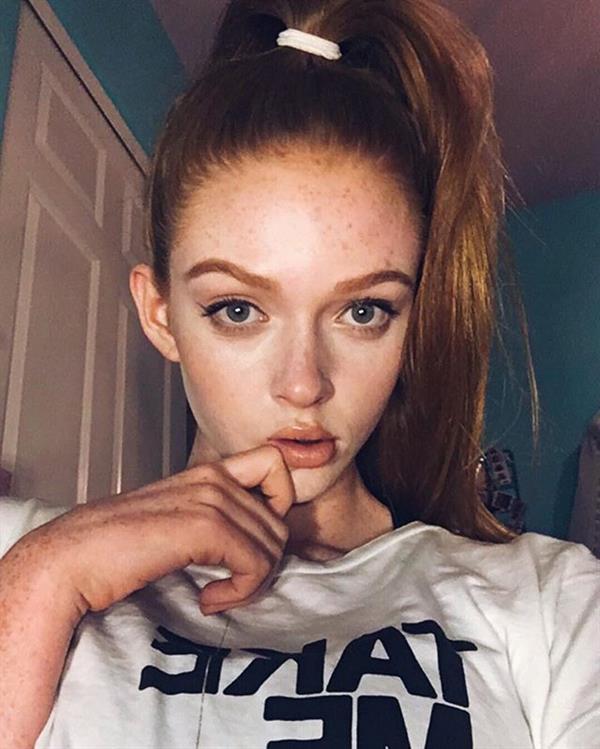 Larsen Thompson taking a selfie