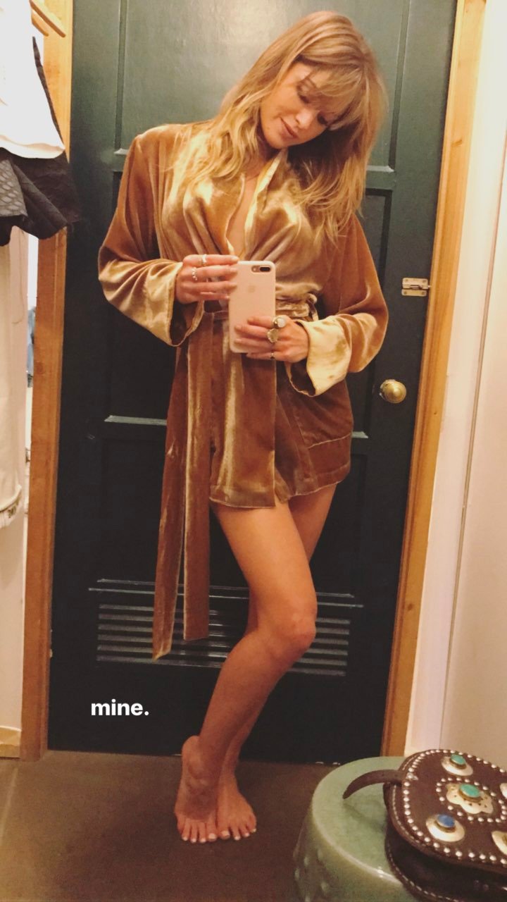 Jehane Paris taking a selfie