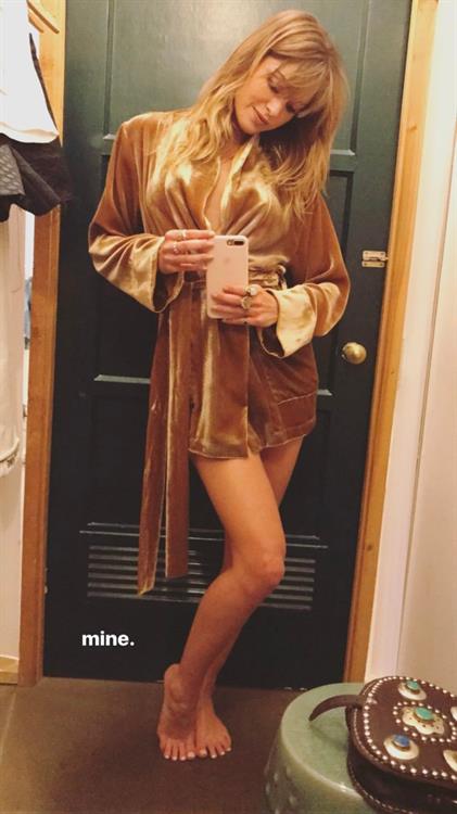 Jehane Paris taking a selfie