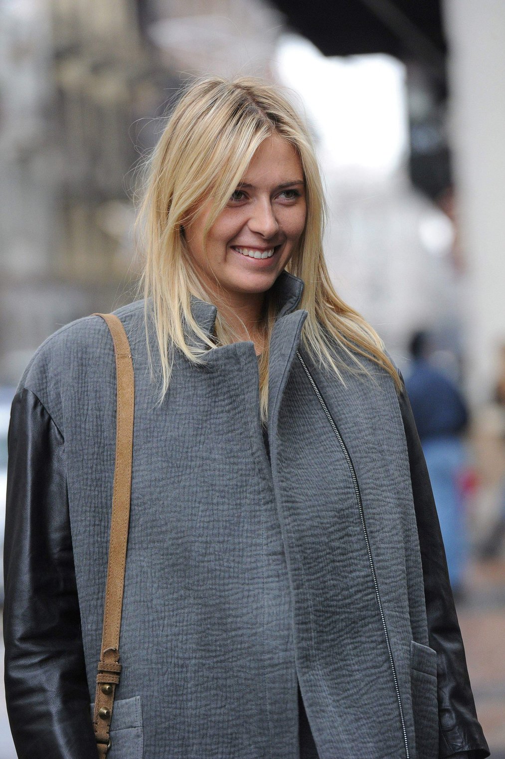 Maria Sharapova shopping at Armani Boutique December 2, 2012 