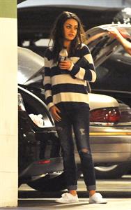 Mila Kunis - Caught with her mother and a shopping cart on a parking place in Los Angeles (04.02.2013) 