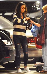 Mila Kunis - Caught with her mother and a shopping cart on a parking place in Los Angeles (04.02.2013) 