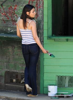 Mila Kunis - Booty in tight jeans on the set of  Blood Ties  in New York City (May 29, 2012)