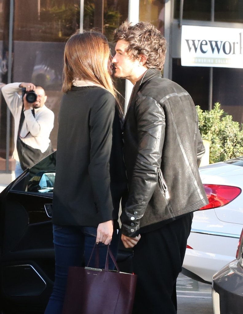 Miranda kerr outside a spa in LA on January 4th 2013  