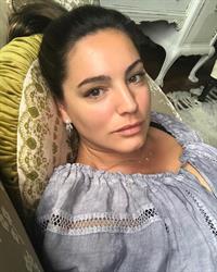 Kelly Brook taking a selfie