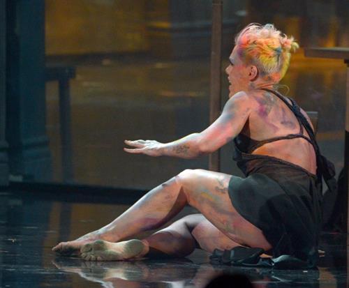 Pink at American Music Awards (November 18, 2012) 