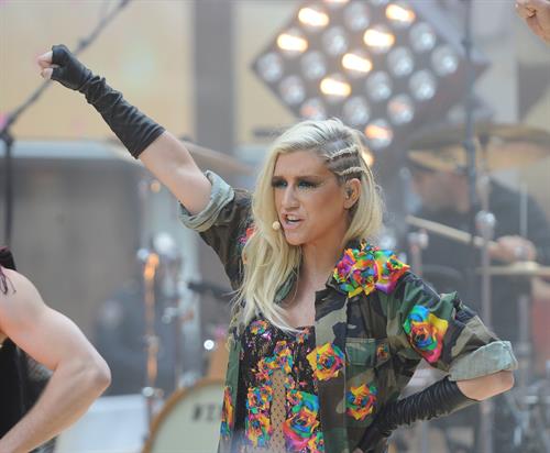 Kesha Performs on the Today Show in New York City (November 20, 2012) 