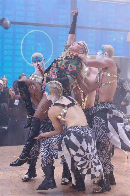Kesha Performs on the Today Show in New York City (November 20, 2012) 