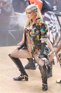Kesha Performs on the Today Show in New York City (November 20, 2012) 