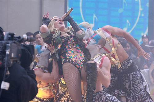 Kesha Pictures Kesha Performs on the Today Show in New York City (November 20, 2012)