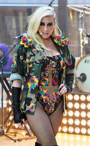Kesha Performs on the Today Show in New York City (November 20, 2012) 