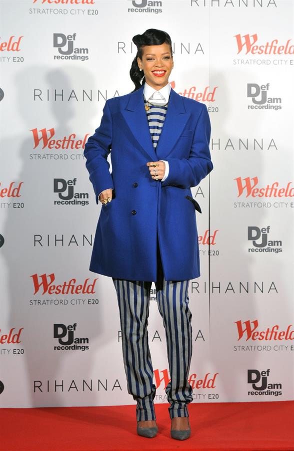 Rihanna Westfield Stratford Lights London Switch On (November 19, 2012) 