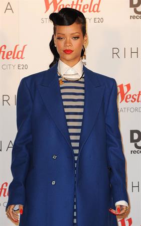 Rihanna Westfield Stratford Lights London Switch On (November 19, 2012) 