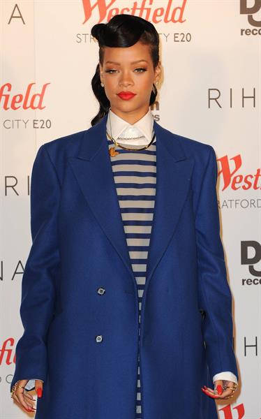 Rihanna Westfield Stratford Lights London Switch On (November 19, 2012) 