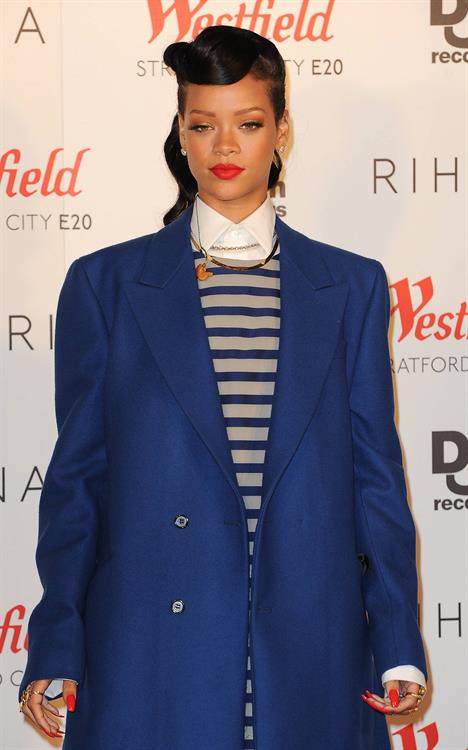 Rihanna Westfield Stratford Lights London Switch On (November 19, 2012) 