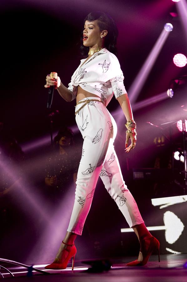 Rihanna Performing during 777 Tour in London, England (November 19, 2012) 