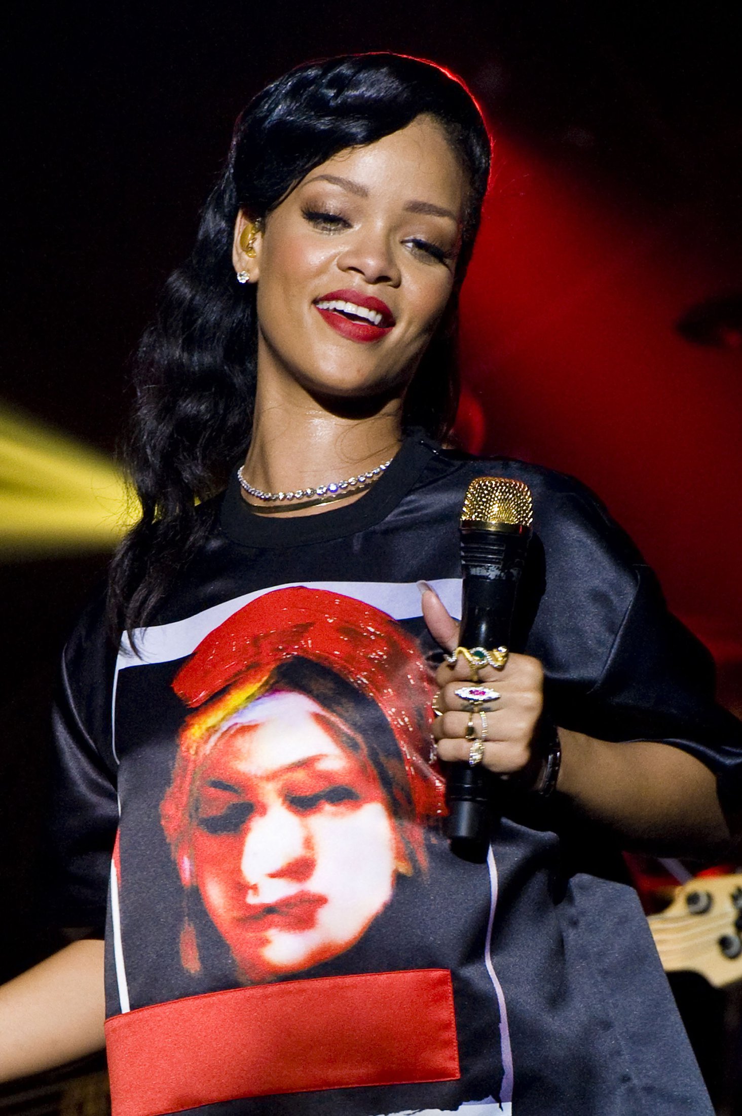 Rihanna backstage/performing during 777 Tour in Paris 11/17/12 