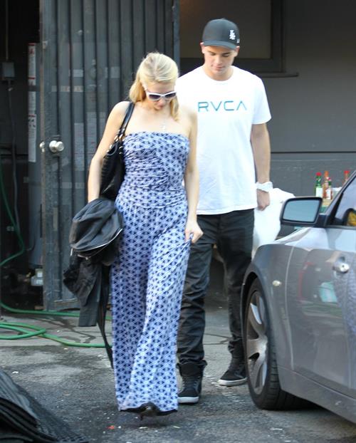Paris Hilton Pictures Paris Hilton out And About in Beverly Hills 01.03.13