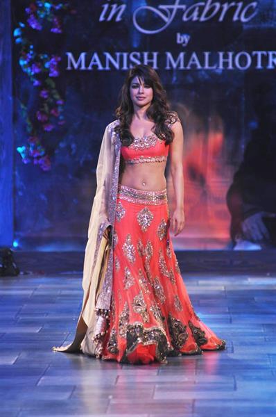 Priyanka Chopra Mijwan Welfare Society Fashion Show at the Grand Hyatt in Mumbai on September 3, 2012 