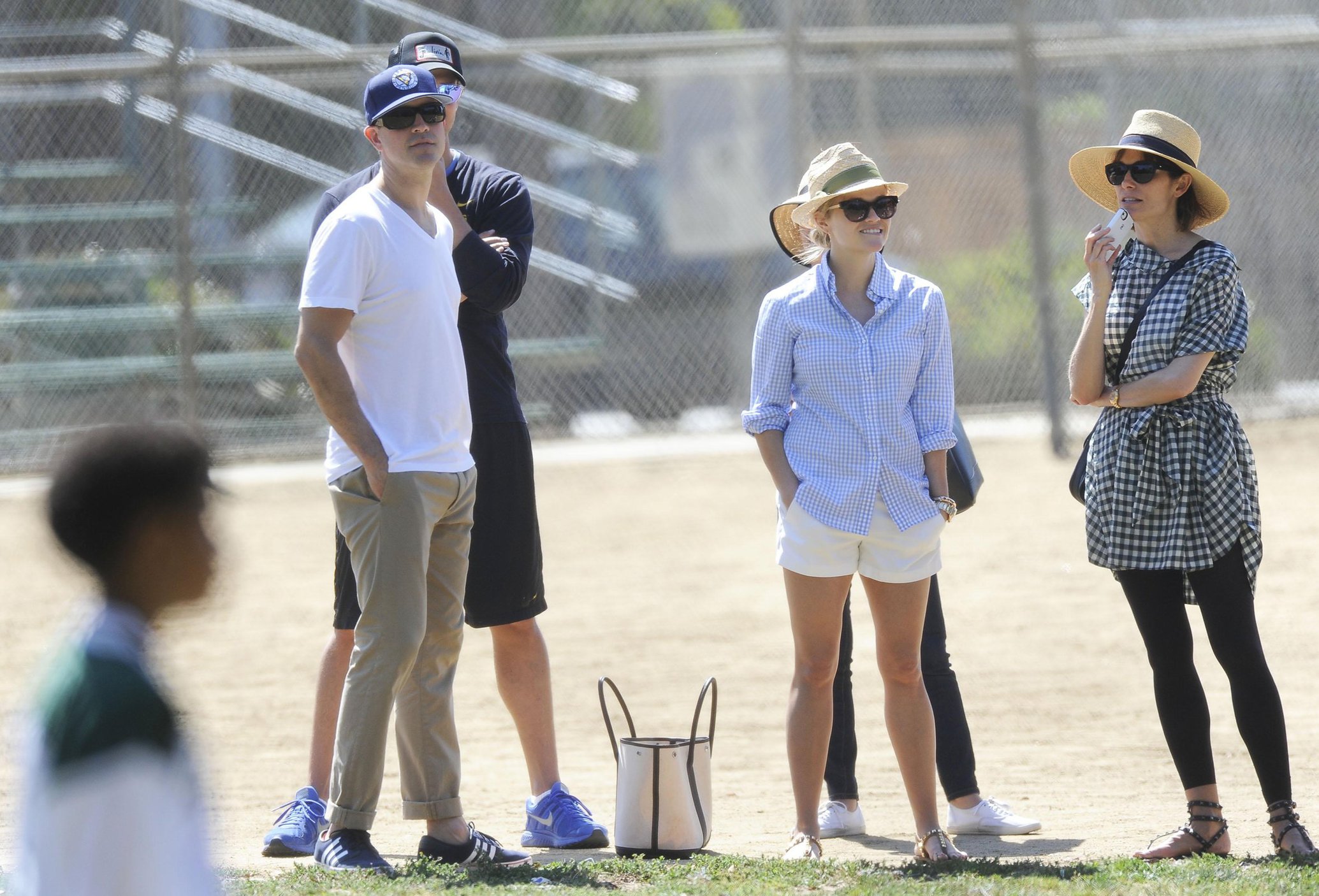Reese Witherspoon Pictures Reese Witherspoon Plays football with husband in Los Angeles (May 11, 2013)