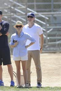 Reese Witherspoon Plays football with husband in Los Angeles (May 11, 2013) 