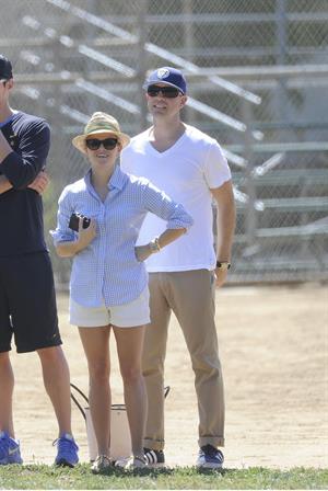 Reese Witherspoon Plays football with husband in Los Angeles (May 11, 2013) 