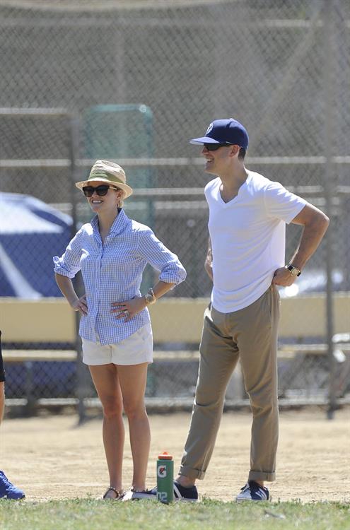 Reese Witherspoon Plays football with husband in Los Angeles (May 11, 2013) 