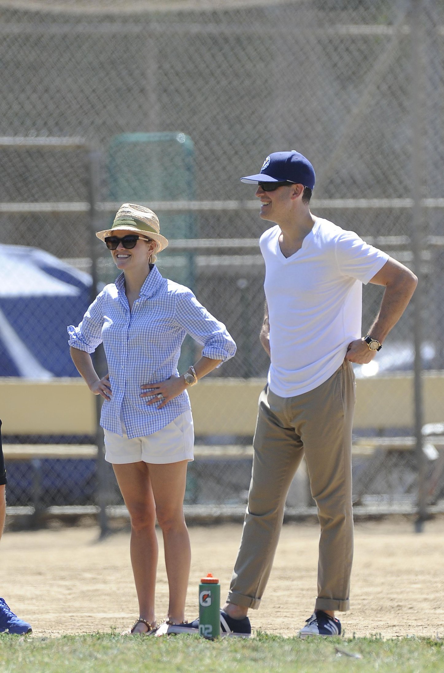 Reese Witherspoon Pictures Reese Witherspoon Plays football with husband in Los Angeles (May 11, 2013)