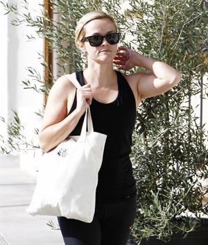Reese Witherspoon - Heads to Kinetic Cycling for workout in Brentwood (21.06.2013) 