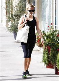 Reese Witherspoon - Heads to Kinetic Cycling for workout in Brentwood (21.06.2013) 